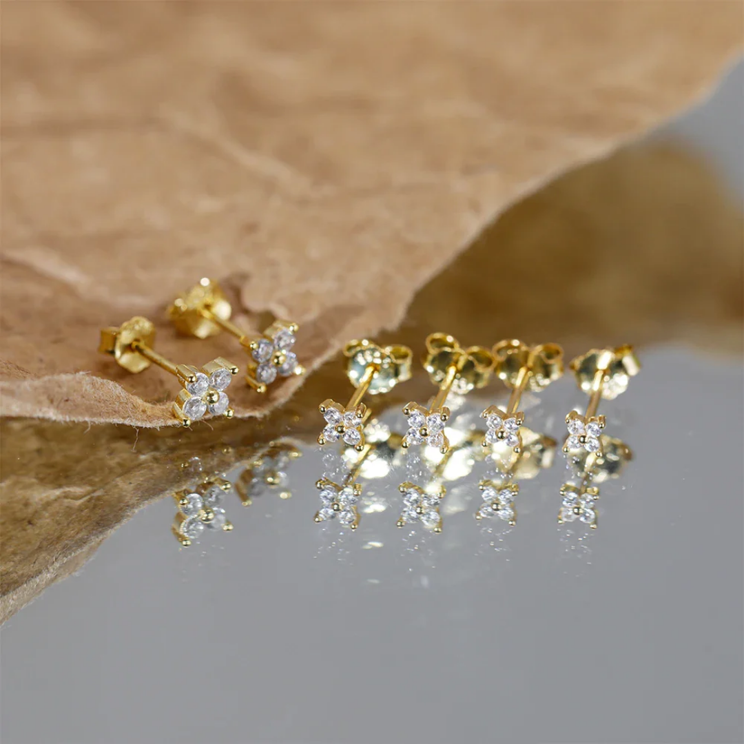 DAINTY FLOWER STUD EARRINGS