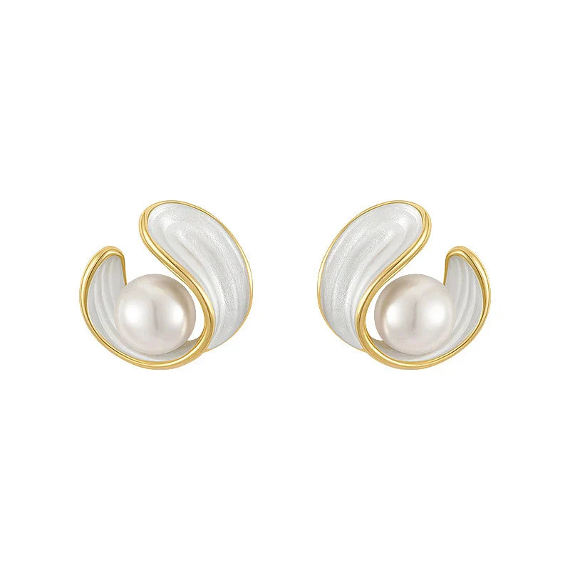 Luxury  with White Opal and Pearls in Gold