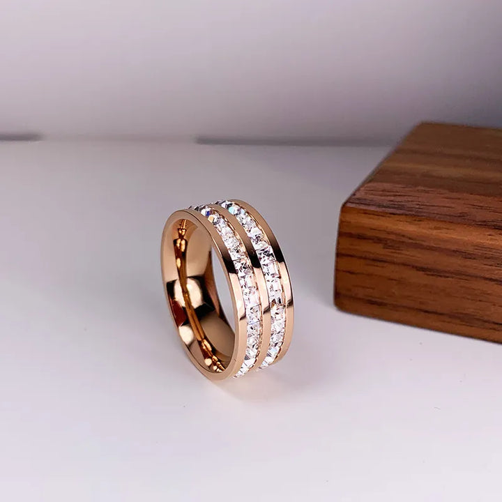 Elegant Ring with Double Zirconia Inlay