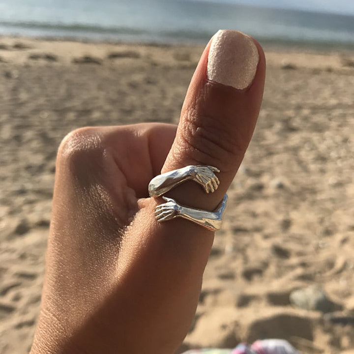 Hug 925 Silver Ring
