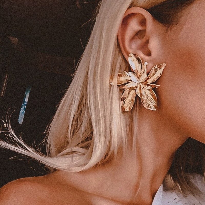 Gold mandala earrings with pearls in vintage style