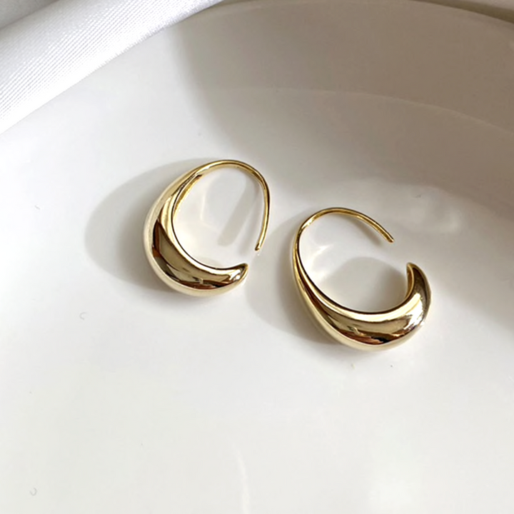 Luxury gold earrings