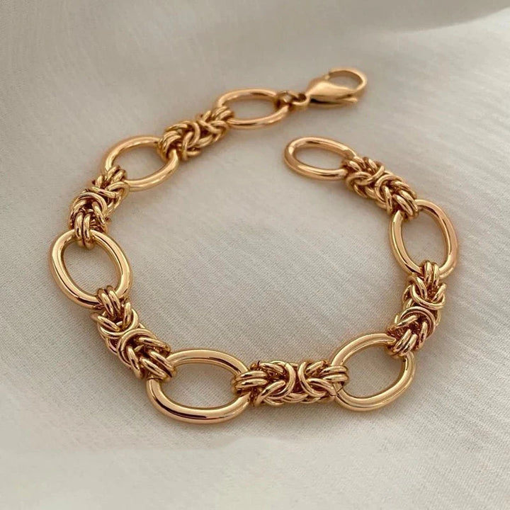 Contrasting Statement Chain Bracelet