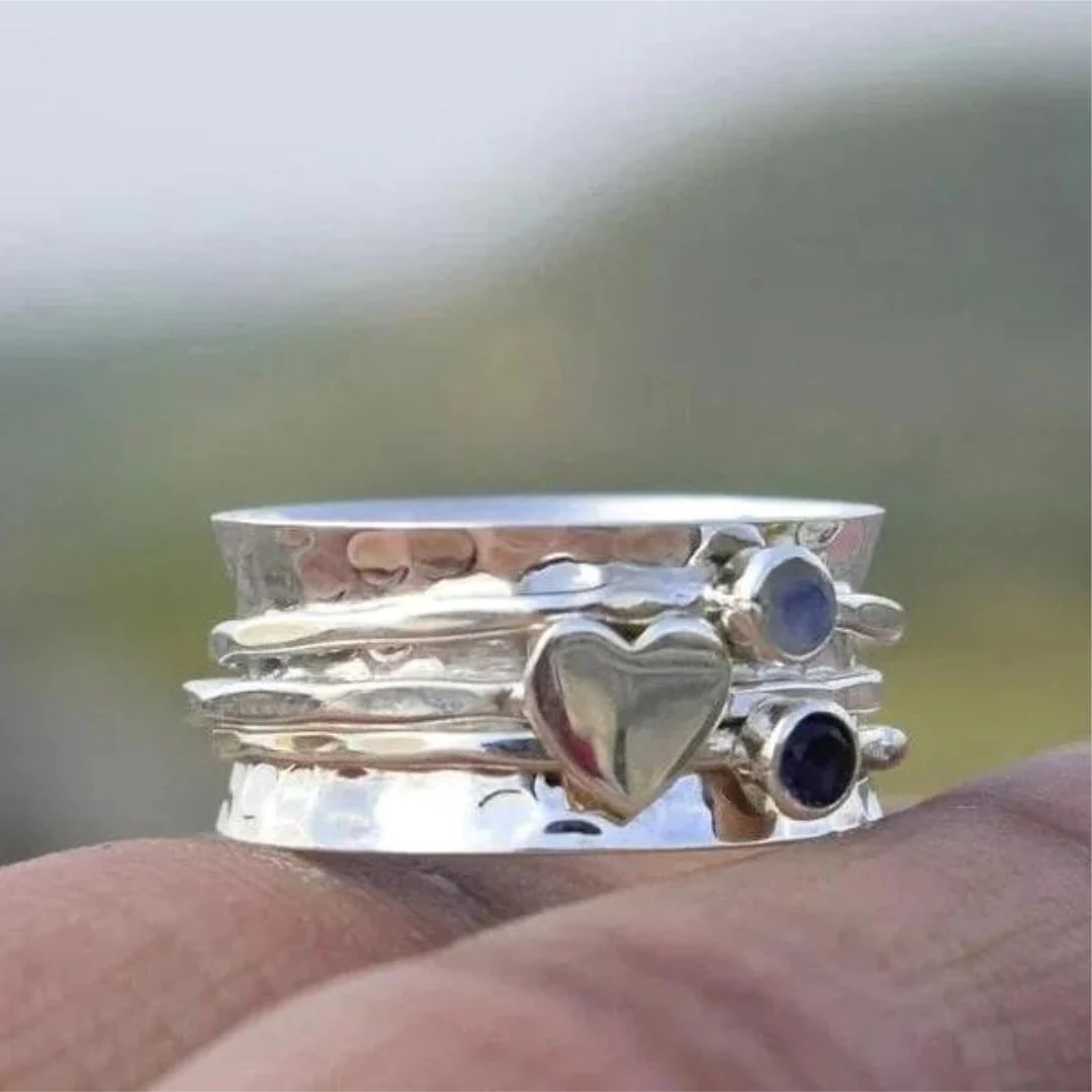 Elegant Rotating Heart Ring in Silver