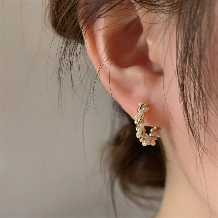 Elegant Rounded Inlaid Pearl