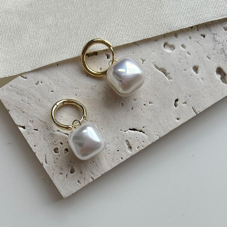 Elegant Cubic Pearl